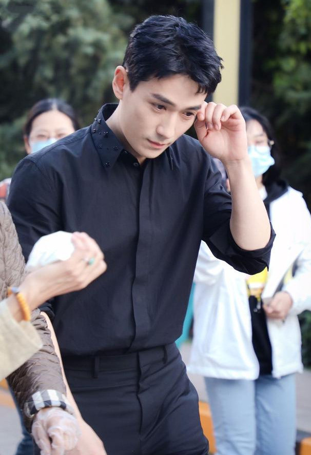 朱一龙|隐婚风波后，朱一龙现身北影校庆，笑容灿烂精神饱满！