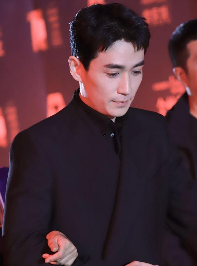 朱一龙|隐婚风波后，朱一龙现身北影校庆，笑容灿烂精神饱满！