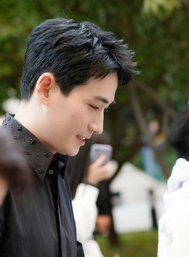 朱一龙|隐婚风波后，朱一龙现身北影校庆，笑容灿烂精神饱满！