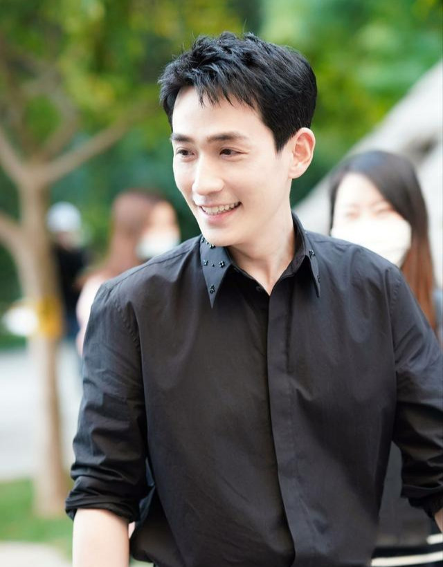 朱一龙|隐婚风波后，朱一龙现身北影校庆，笑容灿烂精神饱满！