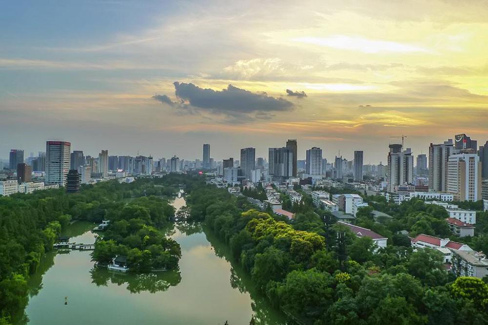 同是长三角省会城市合肥跟南京的差距有多大