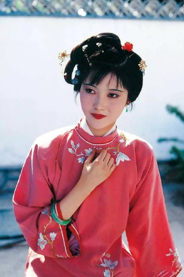 邢岫烟|邢岫烟：我会在那腥臭腐朽的日子里熠熠生辉