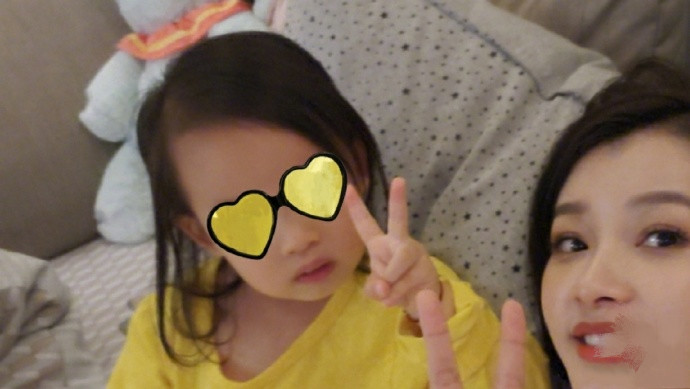 孙怡|孙怡晒母女合照秀幸福，大福罕露正脸，长相和爸爸似复制粘贴