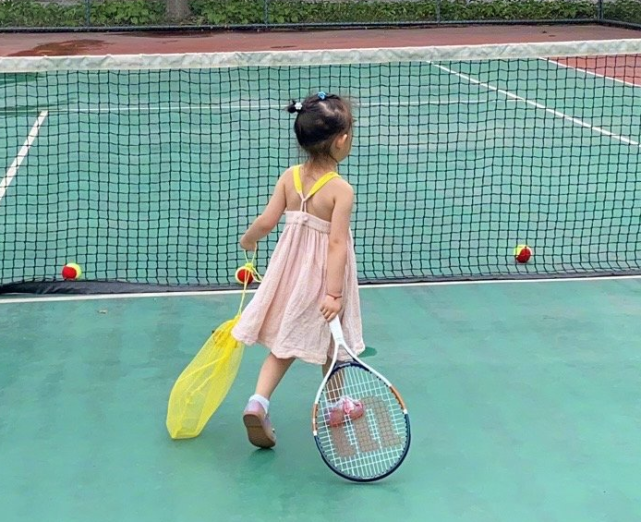 孙怡|孙怡晒母女合照秀幸福，大福罕露正脸，长相和爸爸似复制粘贴