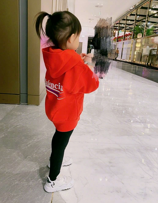 孙怡|孙怡晒母女合照秀幸福，大福罕露正脸，长相和爸爸似复制粘贴