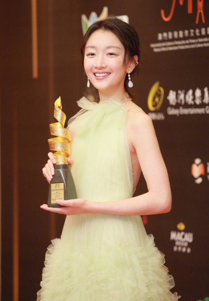 王莎莎|被嘲了十几年“最丑童星”，28岁的她还有机会逆袭吗？