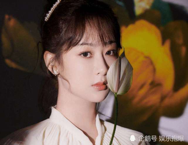 杨紫现身心理健康中心为新剧做准备 看到同行之人 网友 爆剧预定 杨紫 女心理师 北京师范大学心理学部