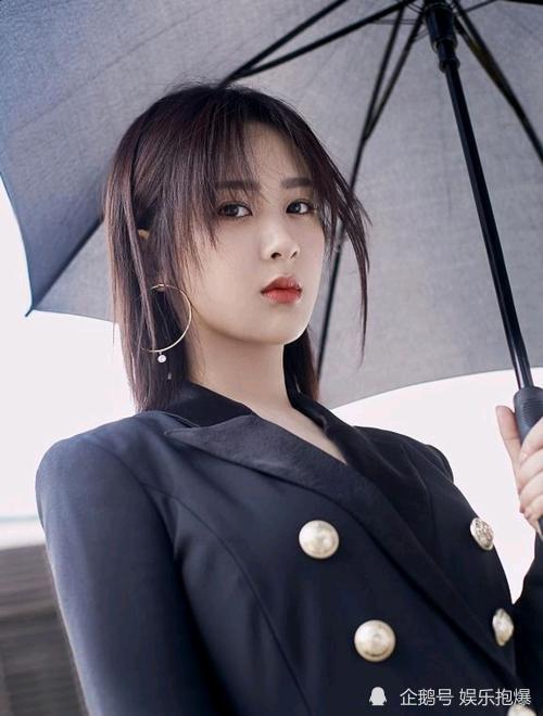 杨紫现身心理健康中心为新剧做准备 看到同行之人 网友 爆剧预定 杨紫 女心理师 北京师范大学心理学部