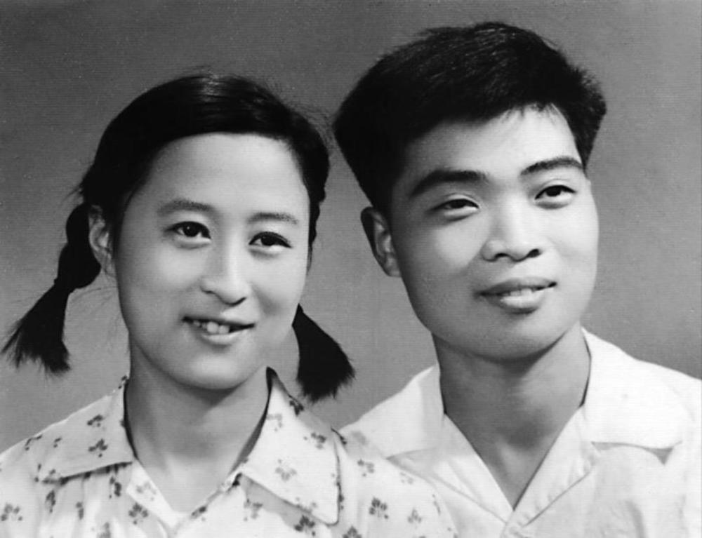 胡显银|爱人去世前与她定下“三年之约”，三年后夫妻俩几十年的“情书”问世了