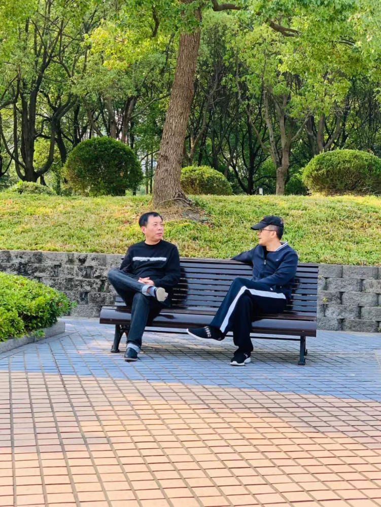 龙美术馆|人山人海，花山花海！因为他，今天龙美术馆方圆百里鲜花都被买空了