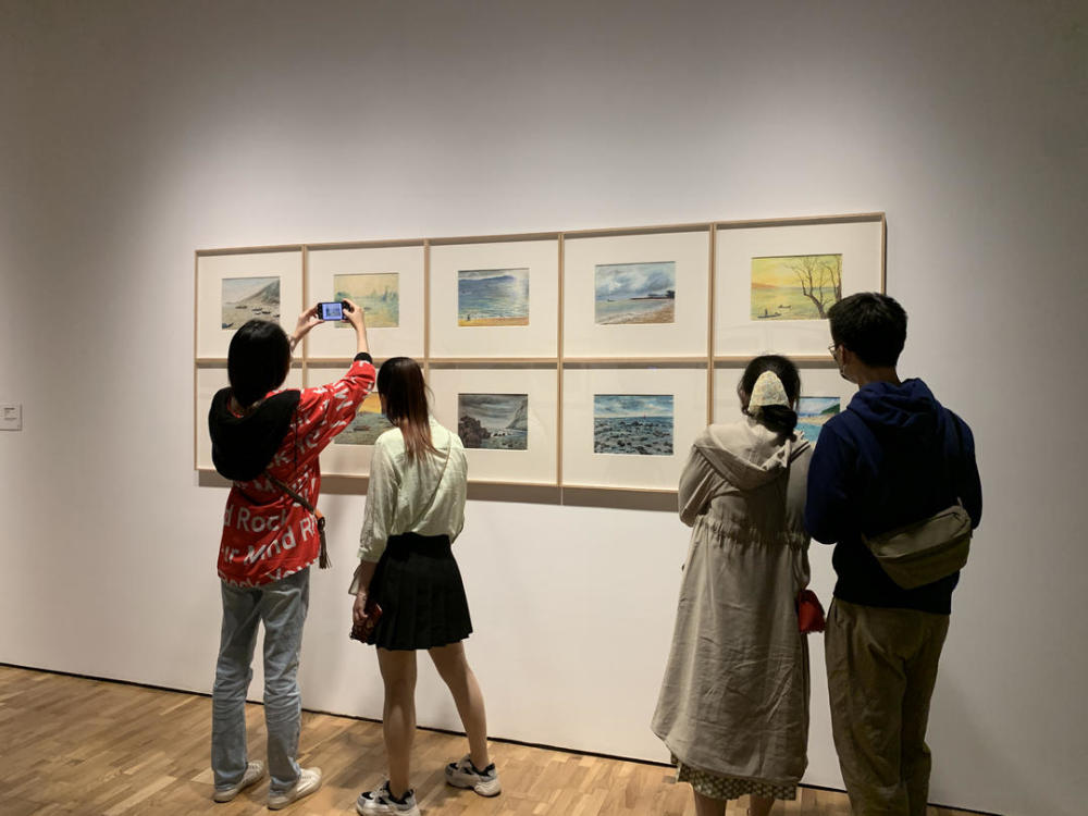 龙美术馆|人山人海，花山花海！因为他，今天龙美术馆方圆百里鲜花都被买空了