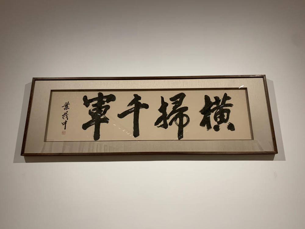 龙美术馆|人山人海，花山花海！因为他，今天龙美术馆方圆百里鲜花都被买空了