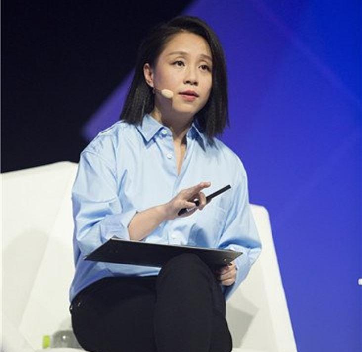 爱豆扎推恋爱r1se成员接连被曝老板龙丹妮焦头烂额忙不停