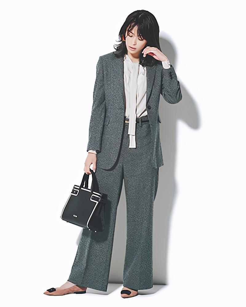 女性商务办公室风格如何搭配,通勤商务灰色系搭配指南,时尚办公室搭配