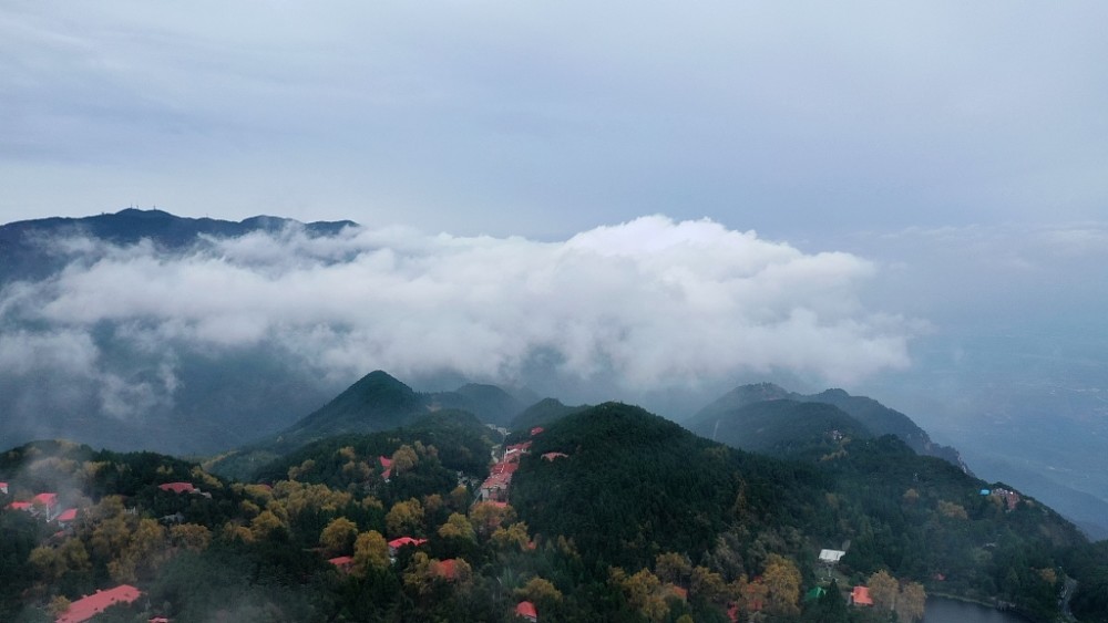 江西庐山瀑布云景观难得一见美不胜收如仙境异常壮观