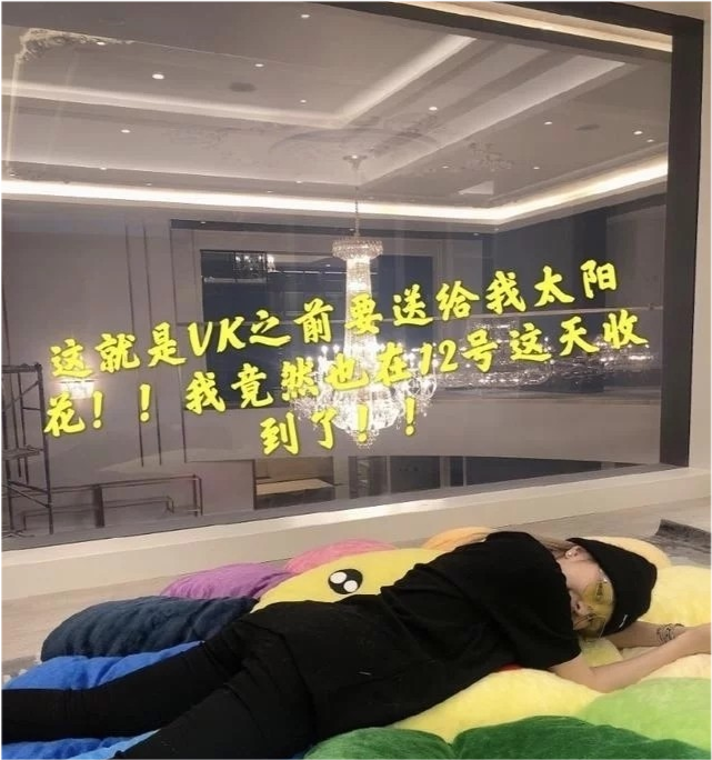 周扬青|真名媛！周扬青深夜晒自拍，曝光奢华衣帽间，比普通住宅客厅还大