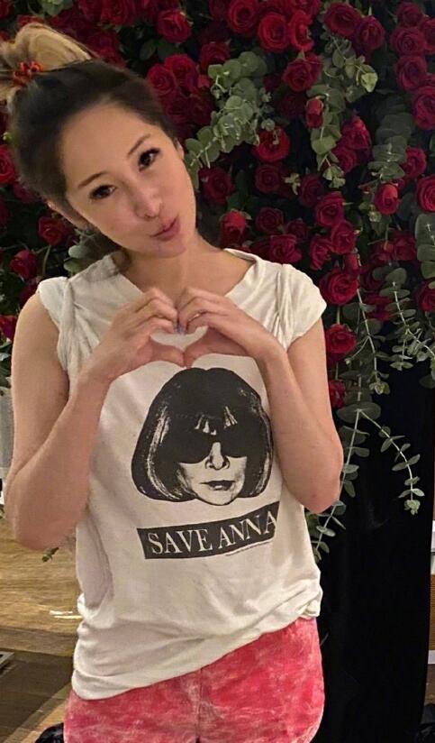 萧亚轩|萧亚轩深夜直播状态堪忧！鼻歪脸僵笑起来像哭，网友：整形过度