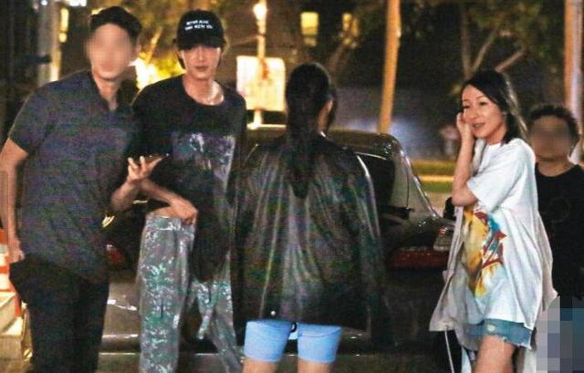 萧亚轩|萧亚轩深夜直播状态堪忧！鼻歪脸僵笑起来像哭，网友：整形过度