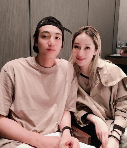 萧亚轩|萧亚轩深夜直播状态堪忧！鼻歪脸僵笑起来像哭，网友：整形过度