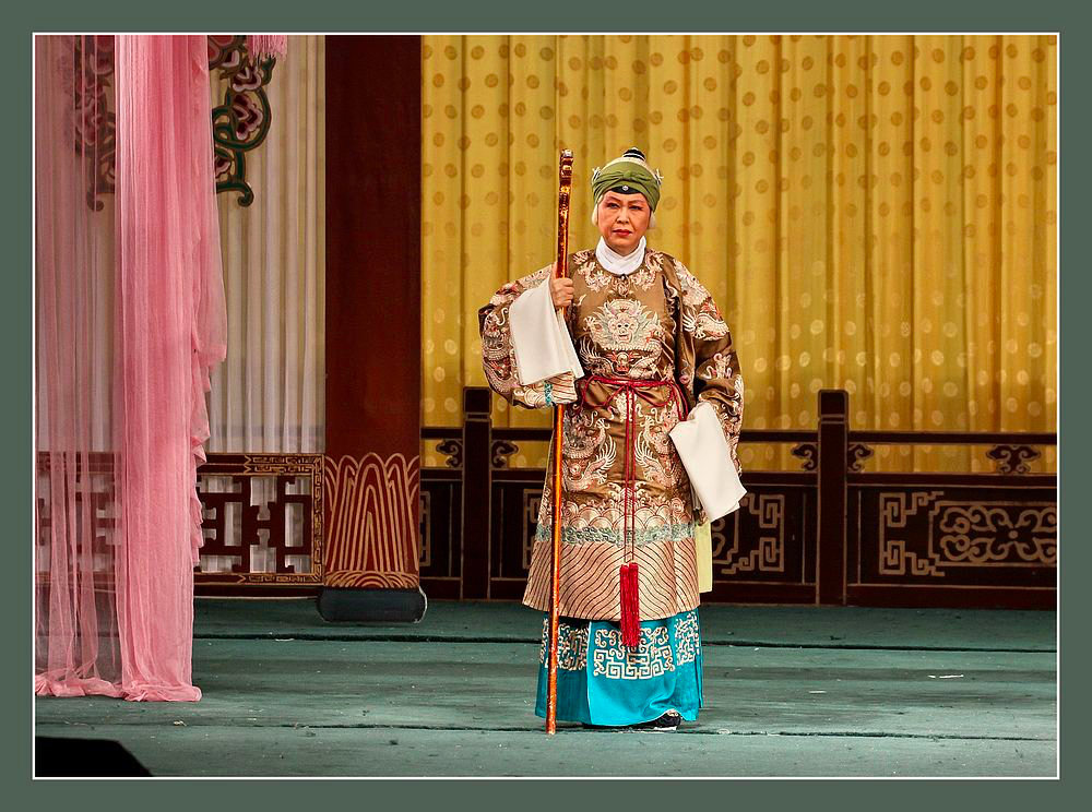 佘赛花是名将折德扆之女,名将杨业(杨继业)之妻,名将杨延昭之母,著名