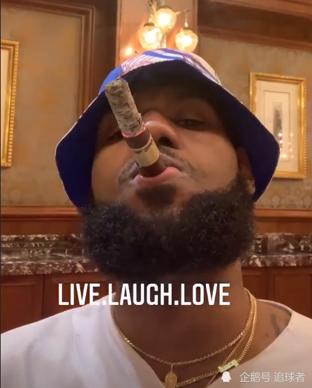 詹姆斯抽着雪茄赌博,吞云吐雾太爽,球迷调侃布朗尼:想像他老爸一样