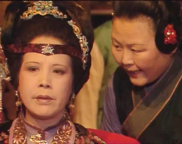 费婆子|费婆子是邢夫人陪房之一，陪房是姨娘候选人，但她是个寡妇？