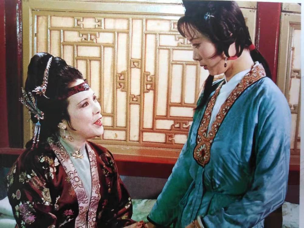 费婆子|费婆子是邢夫人陪房之一，陪房是姨娘候选人，但她是个寡妇？