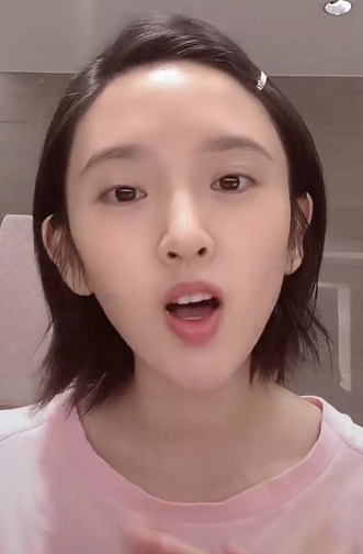 唐艺昕|唐艺昕产后首次素颜示人，却被吐槽变模样没辨识度，撞脸童瑶