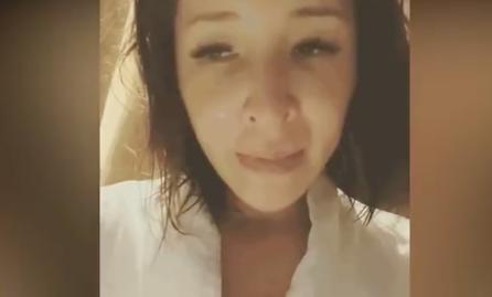 萧亚轩|萧亚轩凌晨直播一脸疲惫，眼神恍惚情绪起伏大，精神状态再引担忧