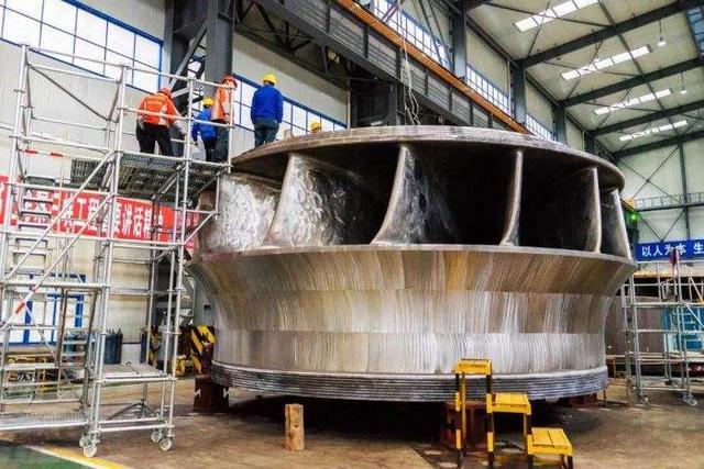 三峡水电站|世界最大水力发电机，18层楼高，重量超埃菲尔铁塔，我国要装16台