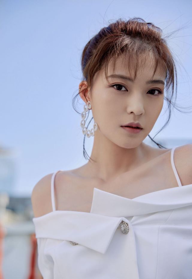 抓住秋季的尾巴学点王妍之style显高又显瘦