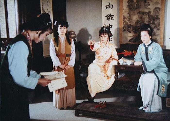 王熙凤|王熙凤生病后，王夫人立马调整荣国府管理层，背后蕴藏玄机