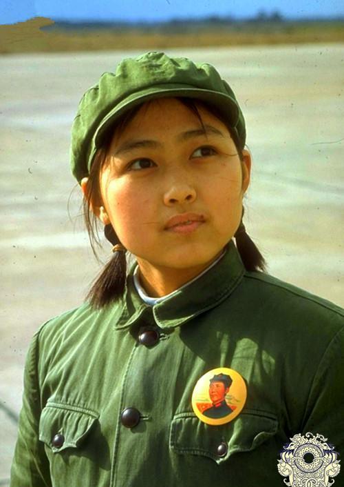 70年代中国社会老照片:图1让人倍有面儿,图7女子行为令人反感