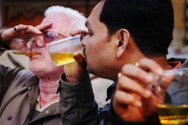 新冠|新冠不算事！印度用牛粪牛尿研发包治百病的药，实验室设在牛棚里