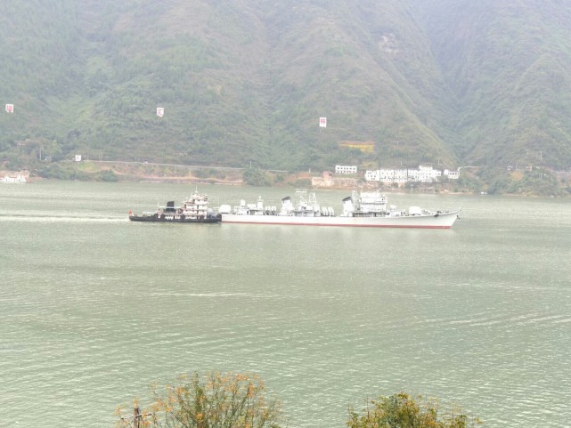 海军  退役军舰  “166舰”  已抵达重庆巫山|海军退役军舰“166舰”已抵达重庆巫山