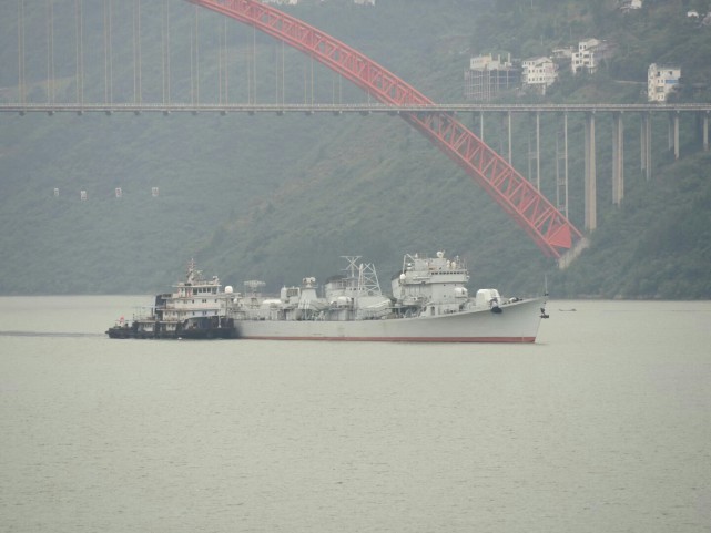海军  退役军舰  “166舰”  已抵达重庆巫山|海军退役军舰“166舰”已抵达重庆巫山