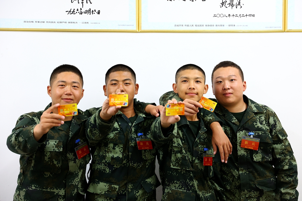 理发|第一份津贴到账，新兵们怎么花？