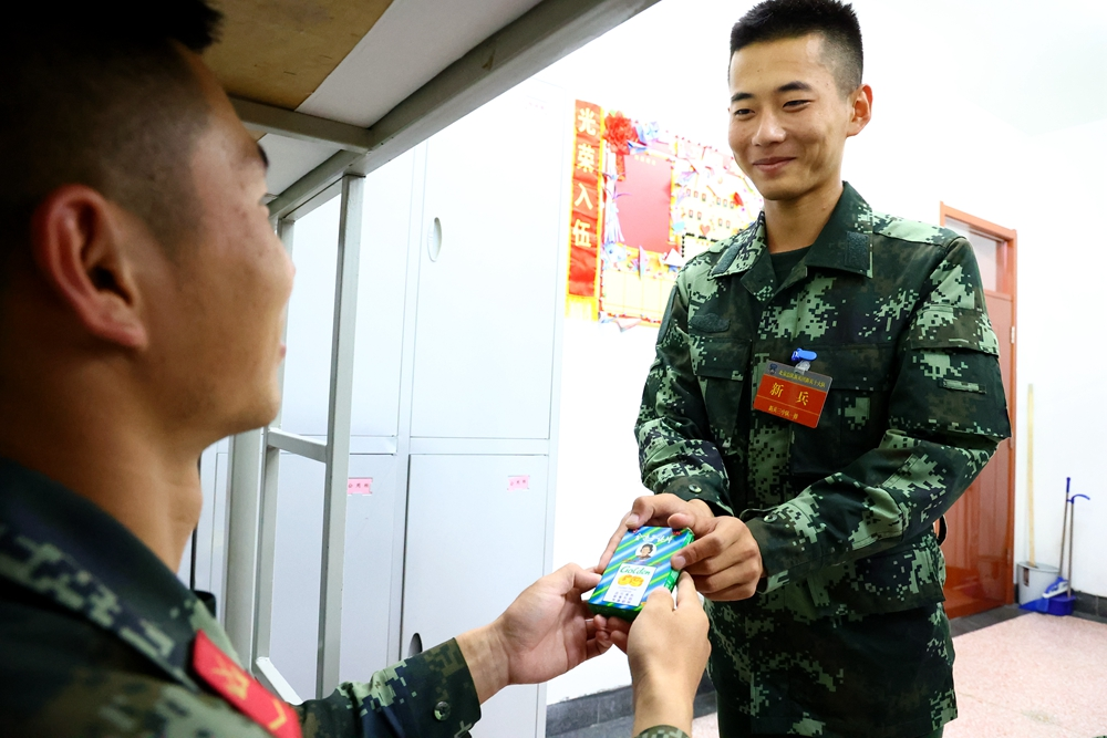 理发|第一份津贴到账，新兵们怎么花？