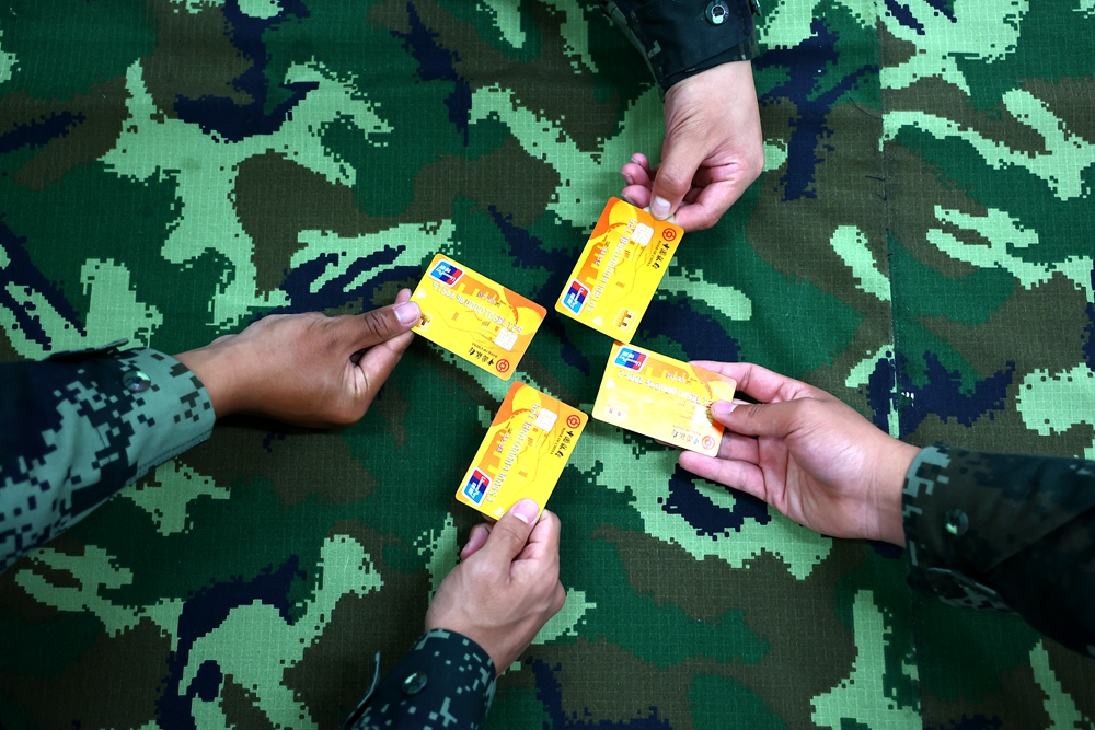 理发|第一份津贴到账，新兵们怎么花？