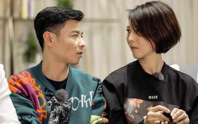 蔡少芬|47岁蔡少芬晒素颜自拍，怼脸皮肤仍白皙细腻，嘴唇干裂起皮太抢镜