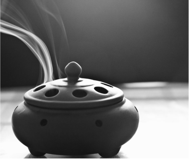 "曲径通幽处,禅房花木深.山光悦鸟性,潭影空人心.