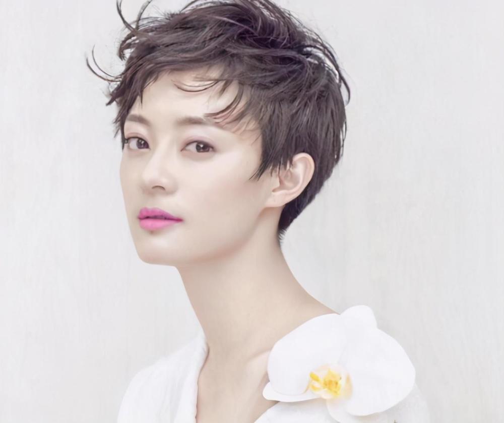 金鹰奖|金鹰奖晚会要冷场，提名男演员仅王一博出席，杨幂蒋丽雯不到场？