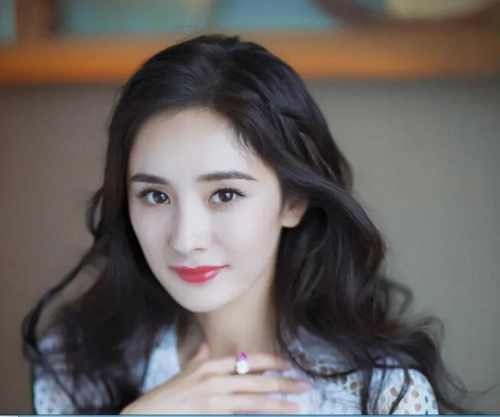 金鹰奖|金鹰奖晚会要冷场，提名男演员仅王一博出席，杨幂蒋丽雯不到场？