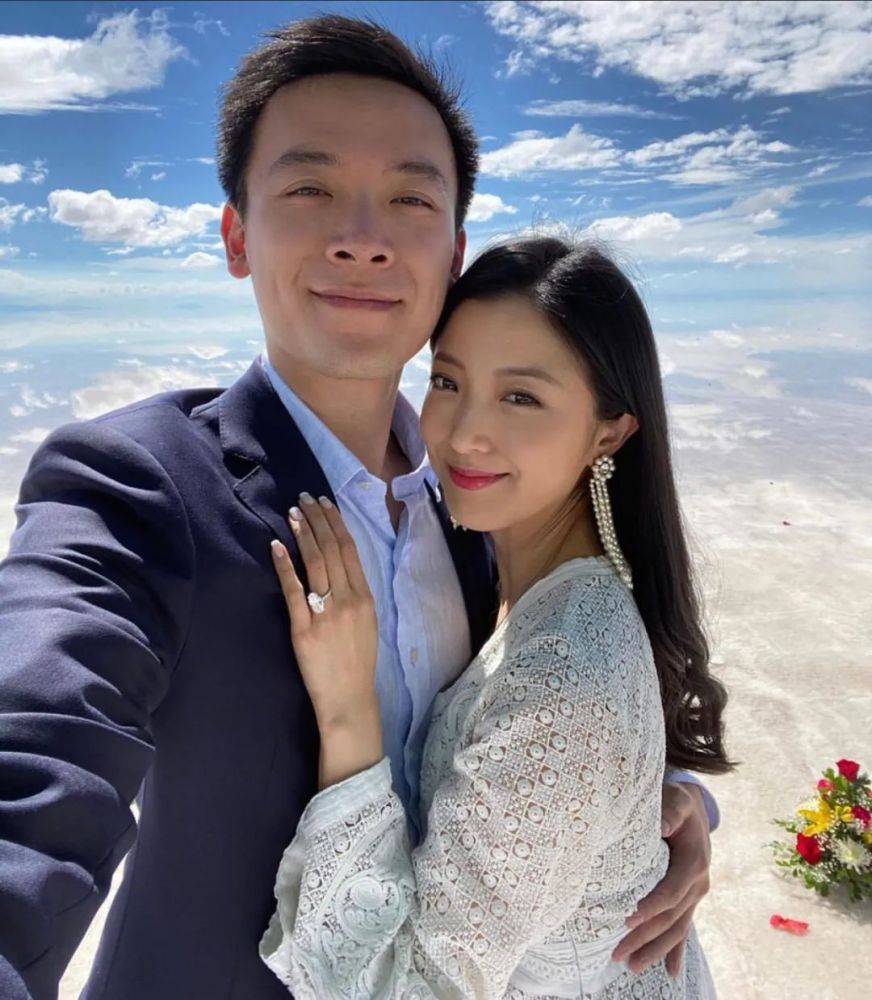 她19岁和赌王之子姐弟恋被赌王赞是满分女友今嫁钢琴天才