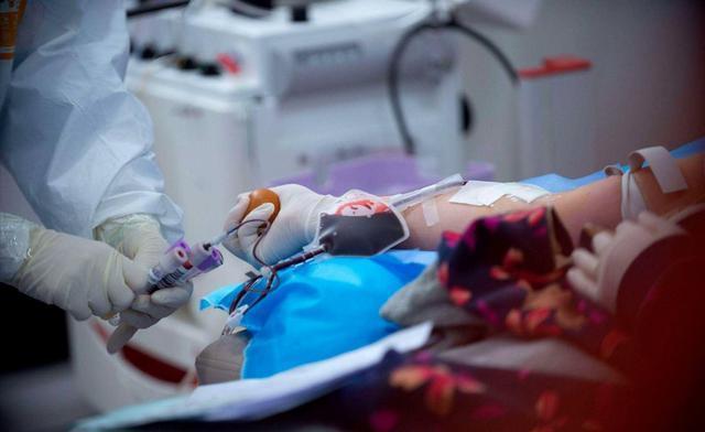 疫苗|美英疫苗接连出问题，菲律宾总统希望从中俄进口，愿卷起袖子接种