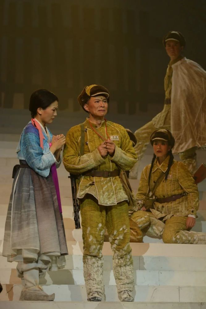 中国人民志愿军|民族歌剧《同心结》在成都首演 现场观众抹泪