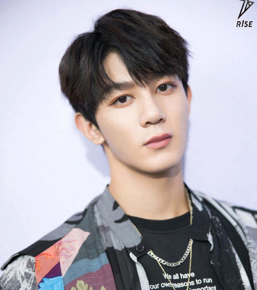 r1se所有成员中,只有焉栩嘉是最乖的,在踏踏实实的积累自己