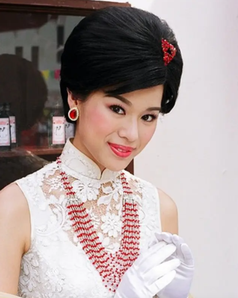 032011年,胡杏儿在《万凰之王》中,凭借皇后一角.