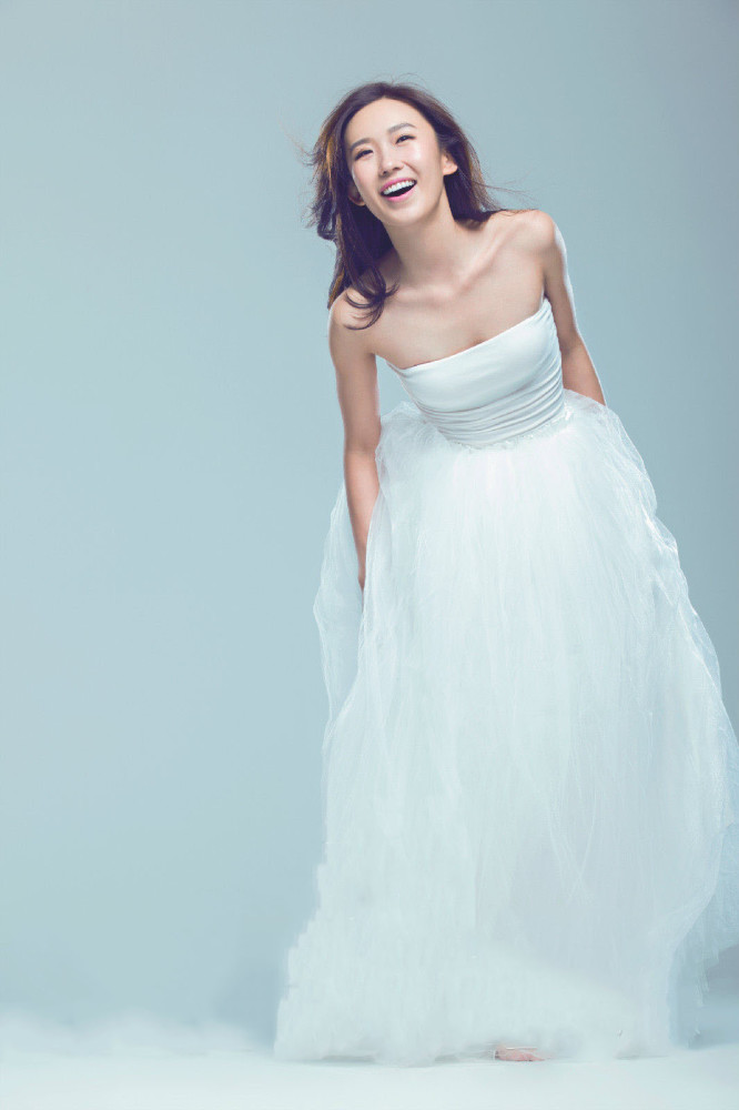 苏丹时尚甜美写真尽显大气淑女风范