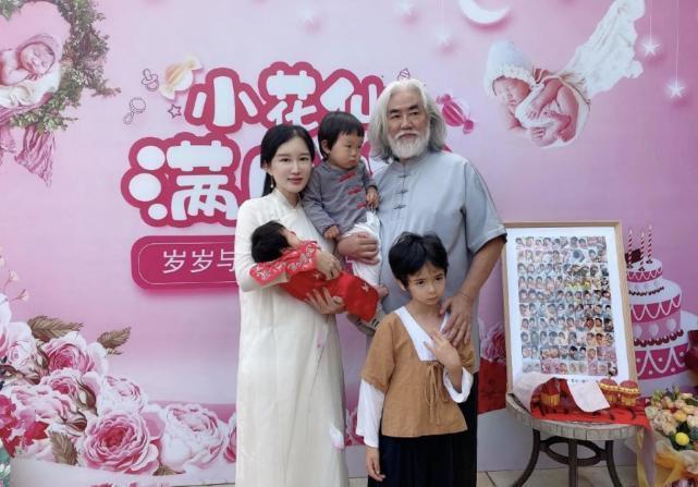 张纪中|张纪中小31岁娇妻产后一月晒美照，腹部零赘肉秀细腰绝美好身材！